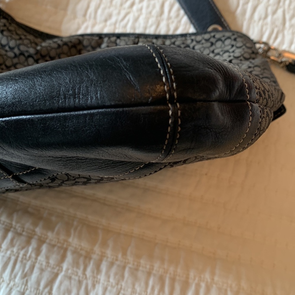 Coach Duffle Signature Canvas Leather Purse. - Picture 4 of 7